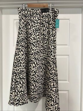 Maurices Black and Cream Printed A-Line Satin Skirt. Size S 
NWT